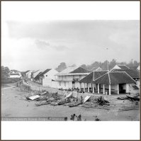 Pantai Kupang tahun 1923 tampak dari laut {sumber: Tropenmuseum Royal Tropical Institute}