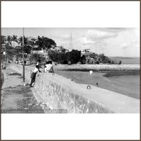 Pantai Kupang tahun 1923 dengan latar belakang benteng Concordia [sumber: Tropenmuseum Royal Tropical Institute]